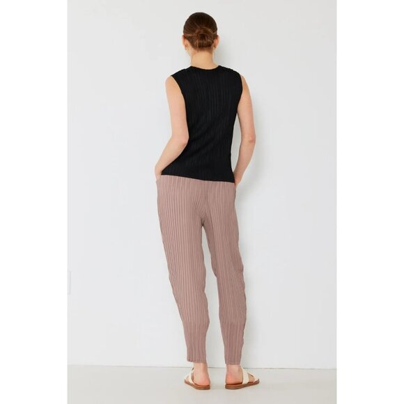 Marina West Swim Pleated Relaxed-Fit Slight Drop Crotch Jogger - Picture 2 of 4